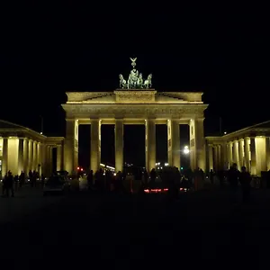 Apartment&rooms Near Brandenburg Gate Apartment